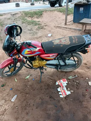 Bajaj Boxer 125 2025 Red