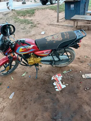 Bajaj Boxer 125 2025 Red