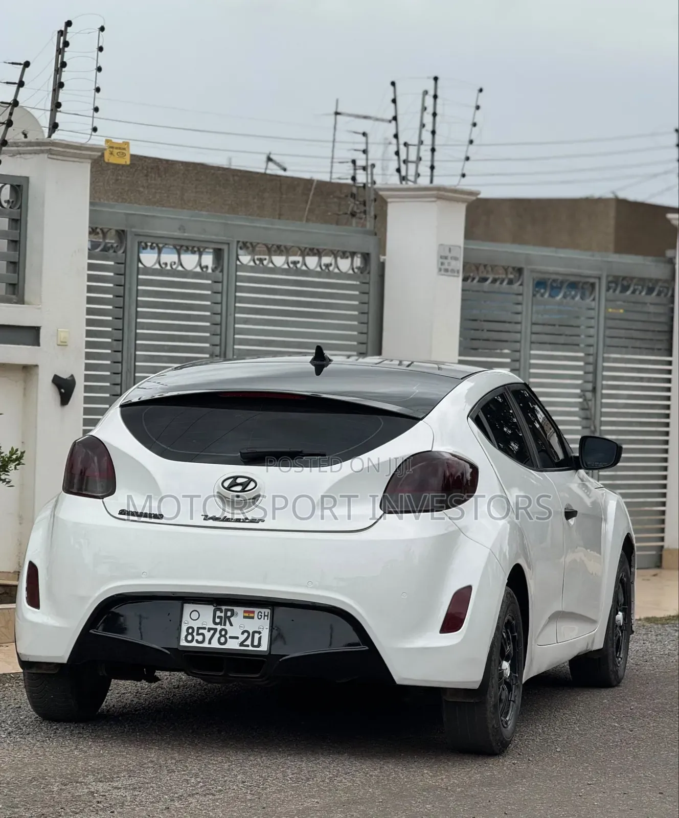 Hyundai Veloster 3dr Hatchback w/Black Interior (1.6L 4cyl 6AM) 2014 White
