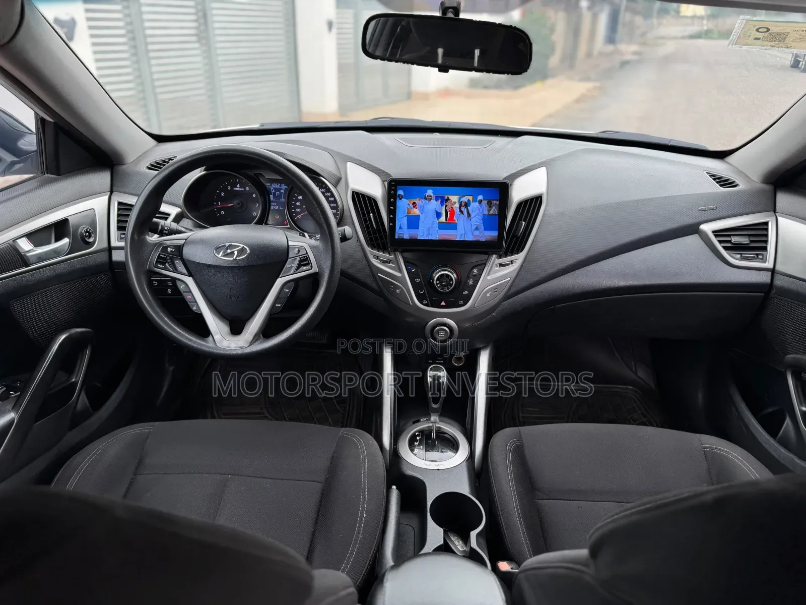 Hyundai Veloster 3dr Hatchback w/Black Interior (1.6L 4cyl 6AM) 2014 White