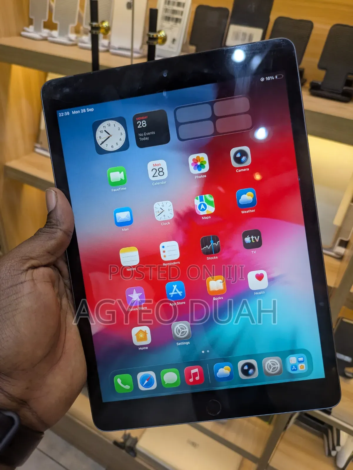 New Apple iPad 10.2 (2021) 128 GB Gray