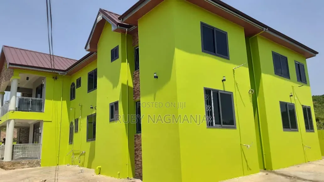 8bdrm House in Julie Estate, Oyibi for sale