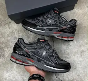 New Balance 1906U