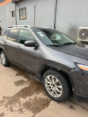 Jeep Cherokee Latitude 4dr SUV (2.4L 4cyl 9A) 2015 Gray