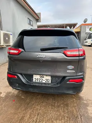 Jeep Cherokee Latitude 4dr SUV (2.4L 4cyl 9A) 2015 Gray