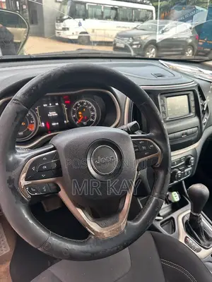 Jeep Cherokee Latitude 4dr SUV (2.4L 4cyl 9A) 2015 Gray