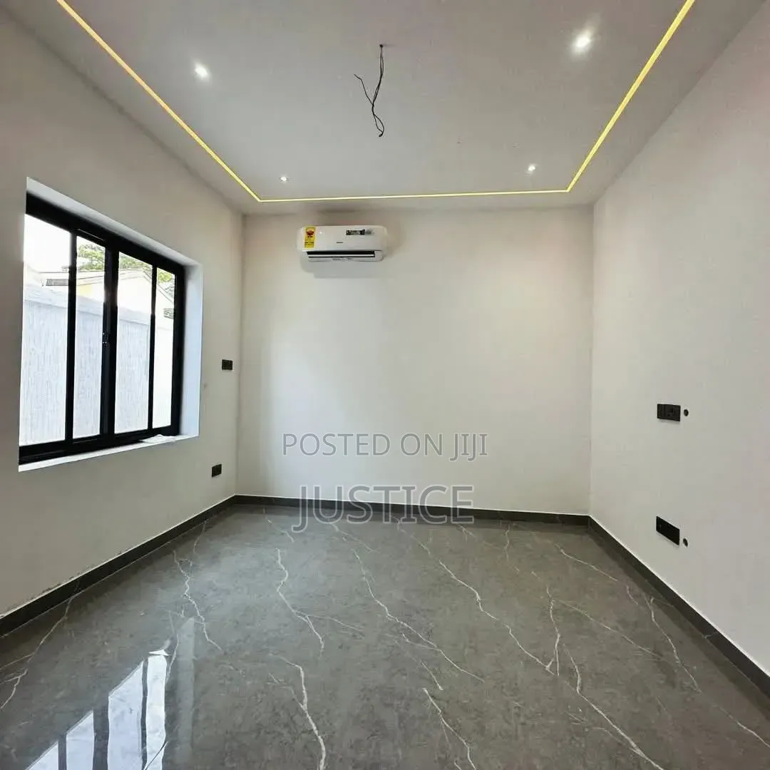 4bdrm House in Ashaley Botwe, School Junction for sale
