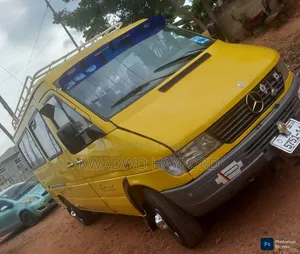 Mercedes-Benz Sprinter 2009 Yellow