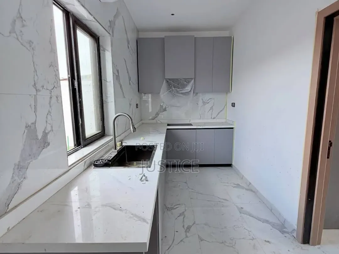 4bdrm House in Ashaley Botwe, School Junction for sale