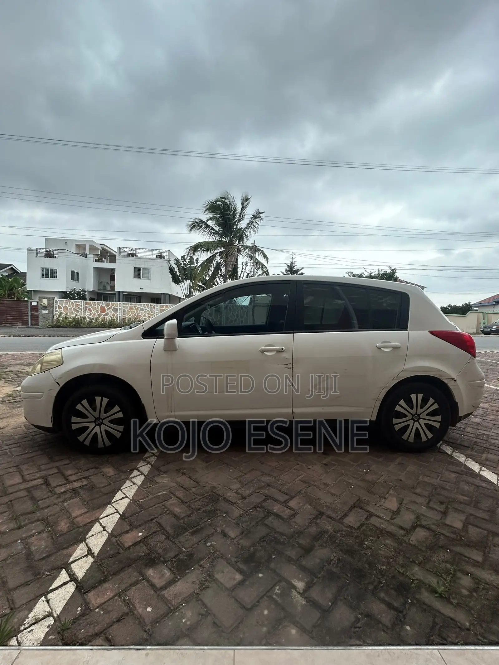 Nissan Versa 2011 White