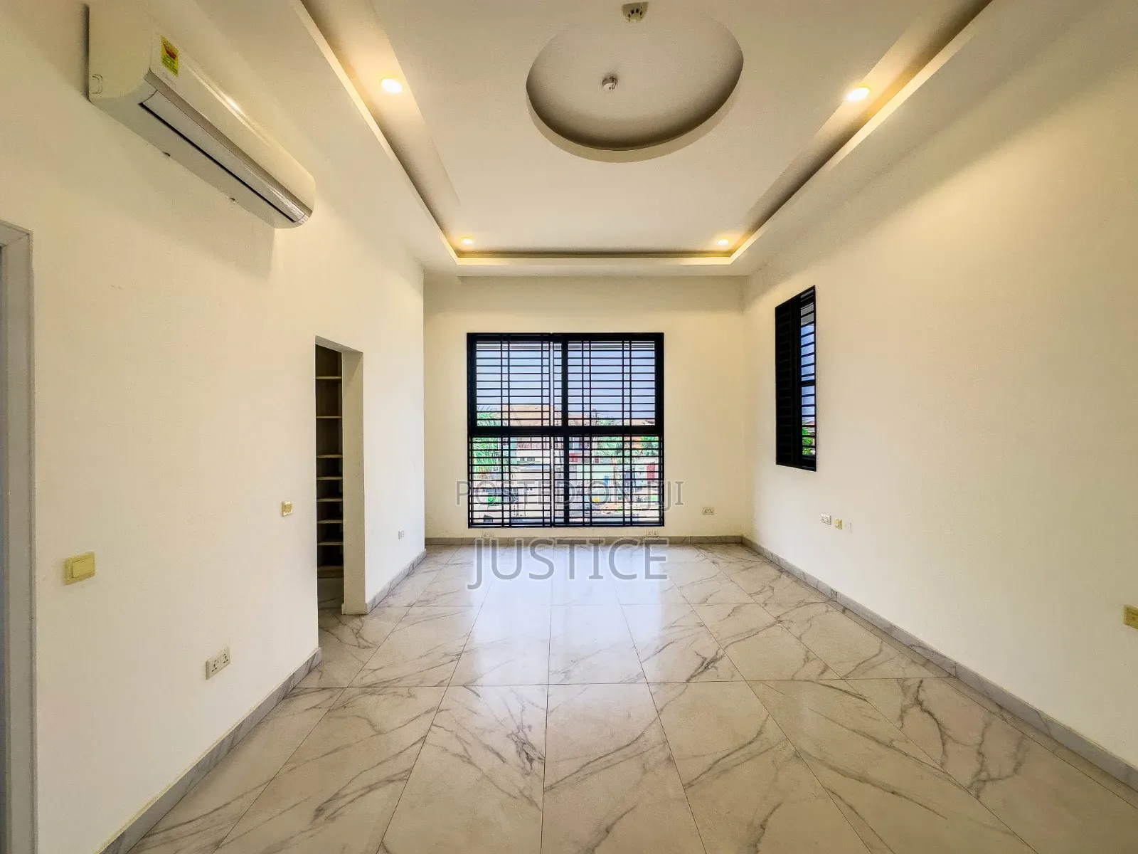 4bdrm Duplex in Nmai Dzon for sale