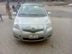 Toyota Vitz 1.3 FWD 5dr 2010 Silver