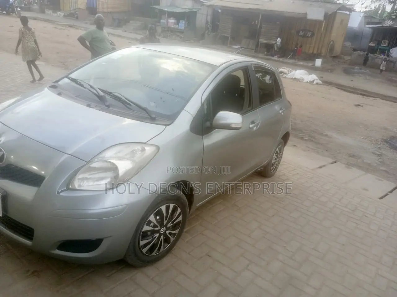 Toyota Vitz 1.3 FWD 5dr 2010 Silver