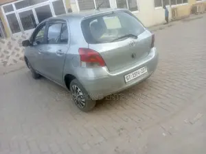 Toyota Vitz 1.3 FWD 5dr 2010 Silver