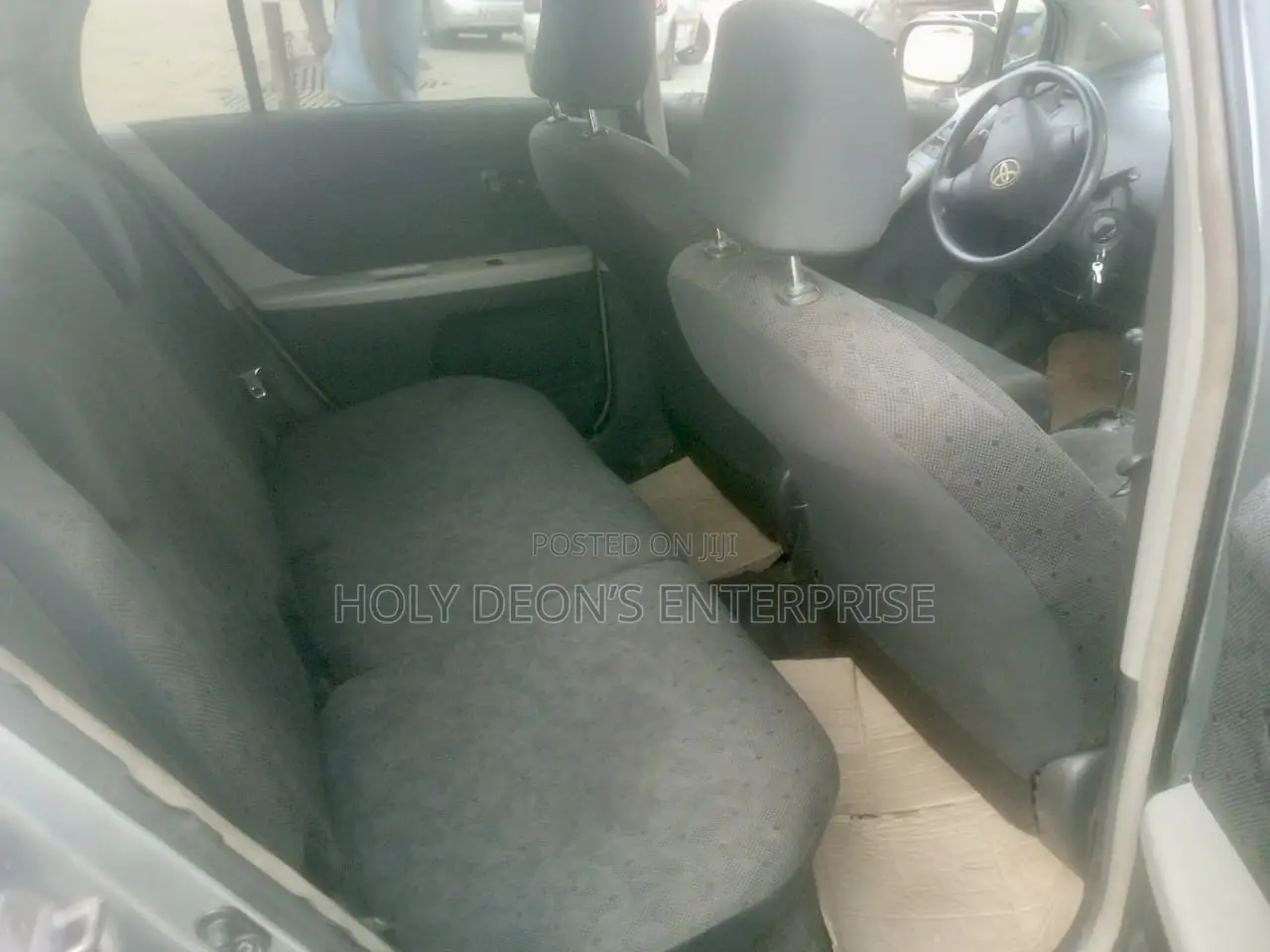 Toyota Vitz 1.3 FWD 5dr 2010 Silver