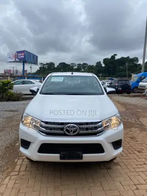 Toyota Hilux 2021 White
