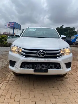 Toyota Hilux 2021 White
