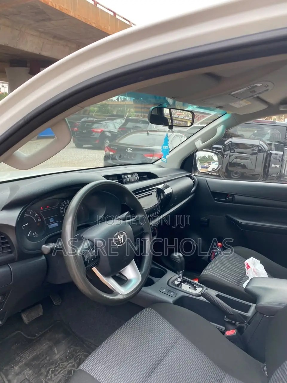 Toyota Hilux 2021 White