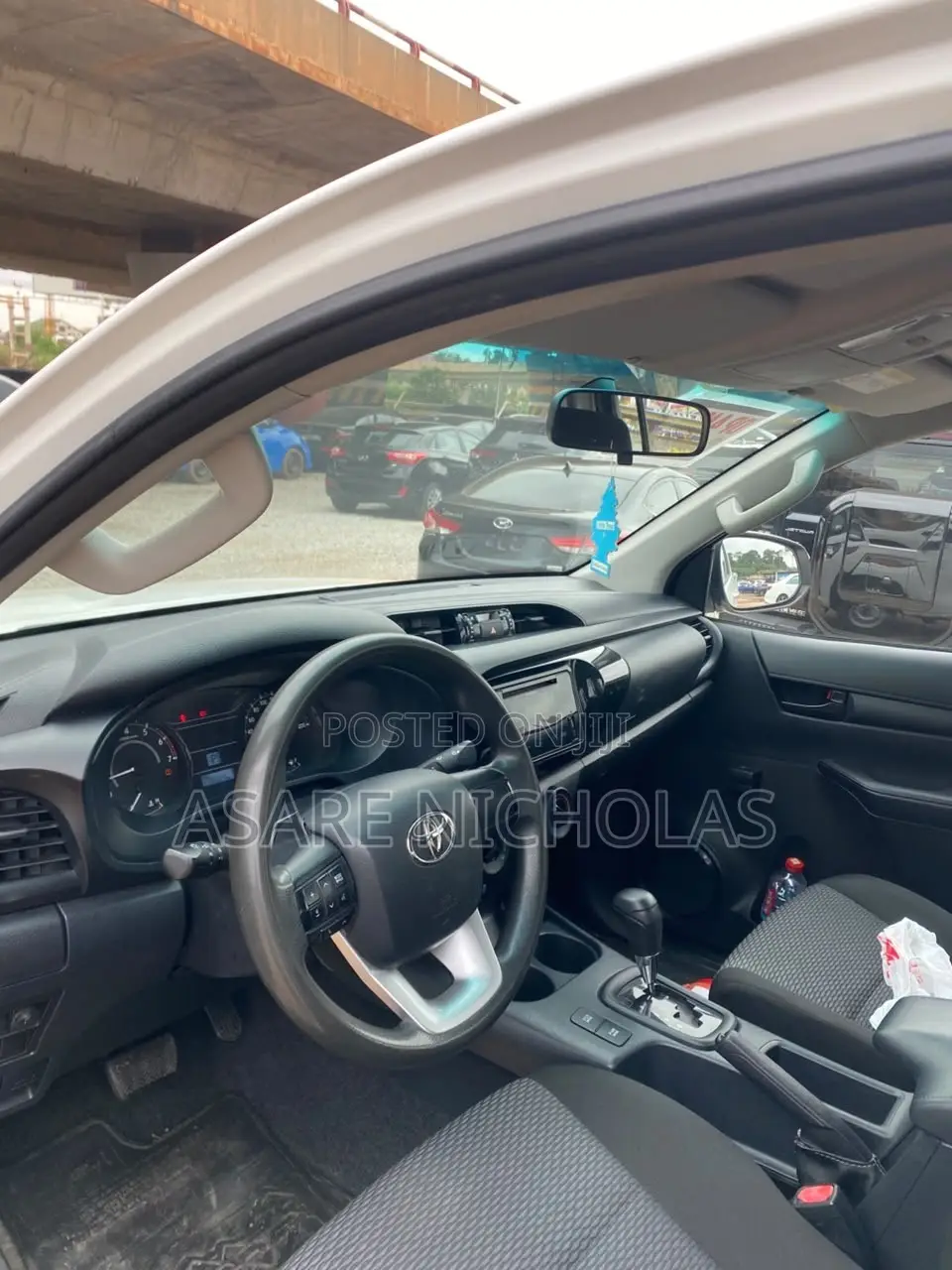 Toyota Hilux 2021 White