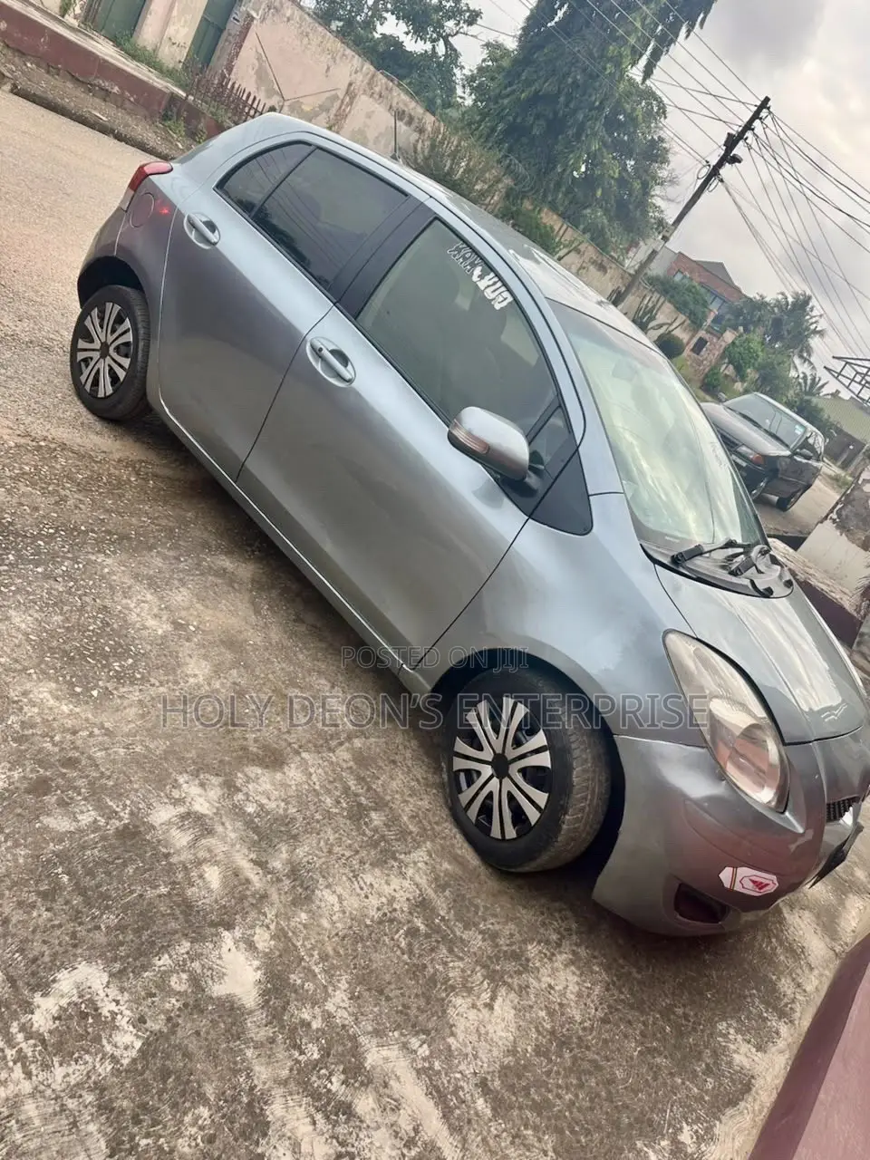 Toyota Vitz 1.0 FWD 5dr 2010 Silver