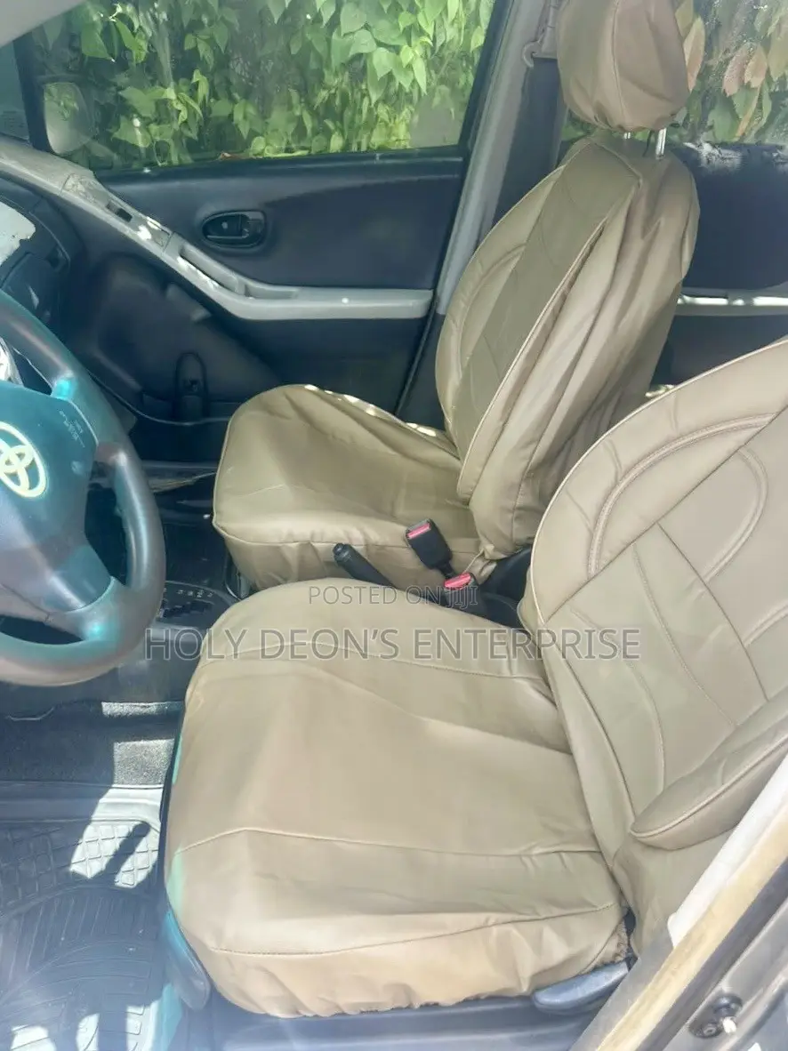 Toyota Vitz 1.0 FWD 5dr 2010 Silver