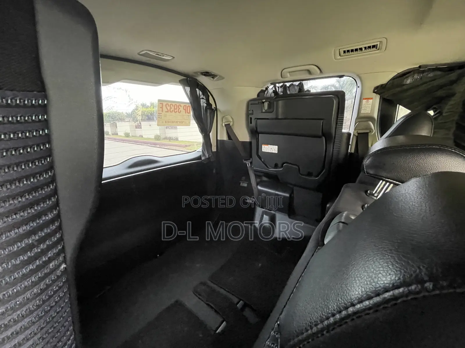 Toyota Voxy X 4WD 7-Seater 2014 Black