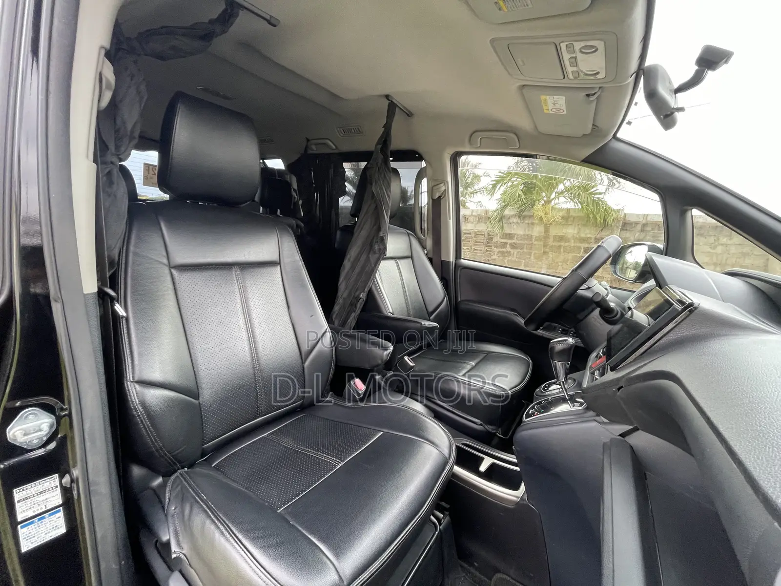 Toyota Voxy X 4WD 7-Seater 2014 Black