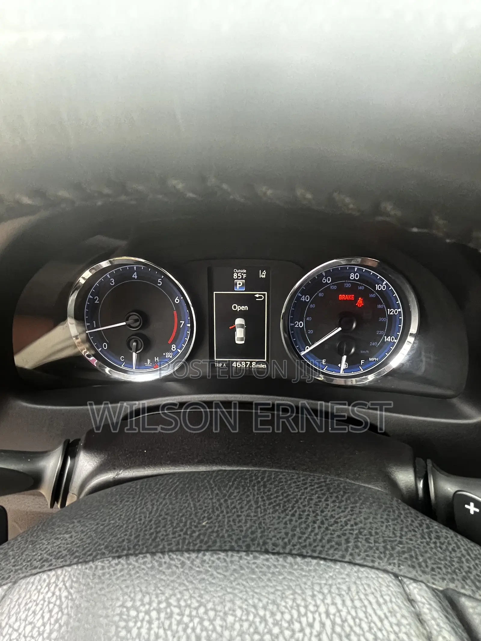 Toyota Corolla SE 4dr Sedan (1.8L 4cyl CVT) 2017