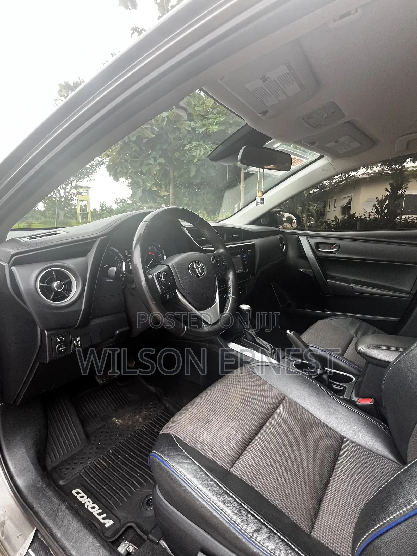 Toyota Corolla SE 4dr Sedan (1.8L 4cyl CVT) 2017