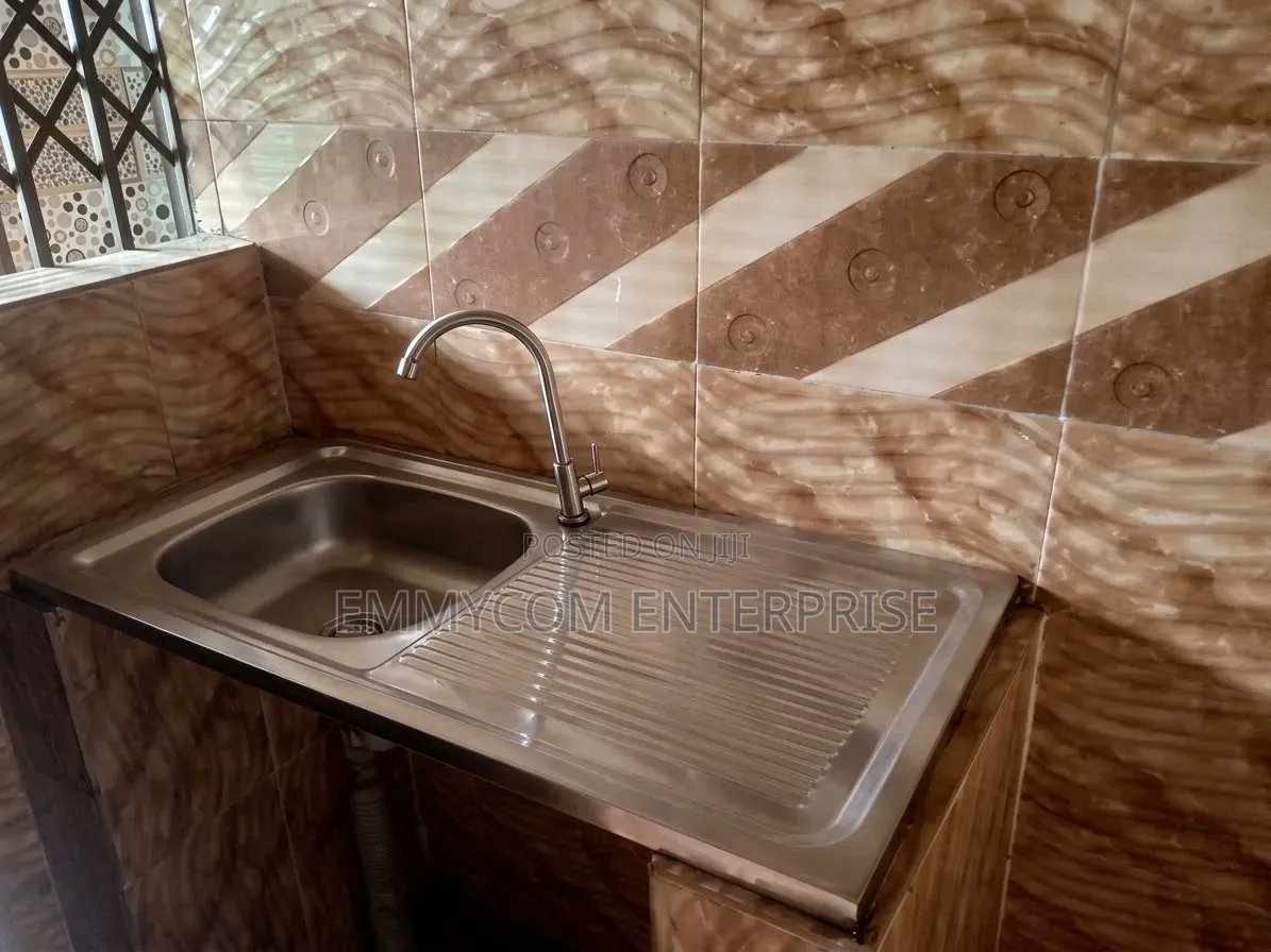 1bdrm Room & Parlour in Gomoa East for rent