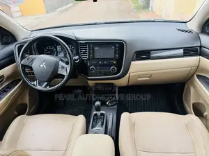 Mitsubishi Outlander SE FWD 2016 Gray