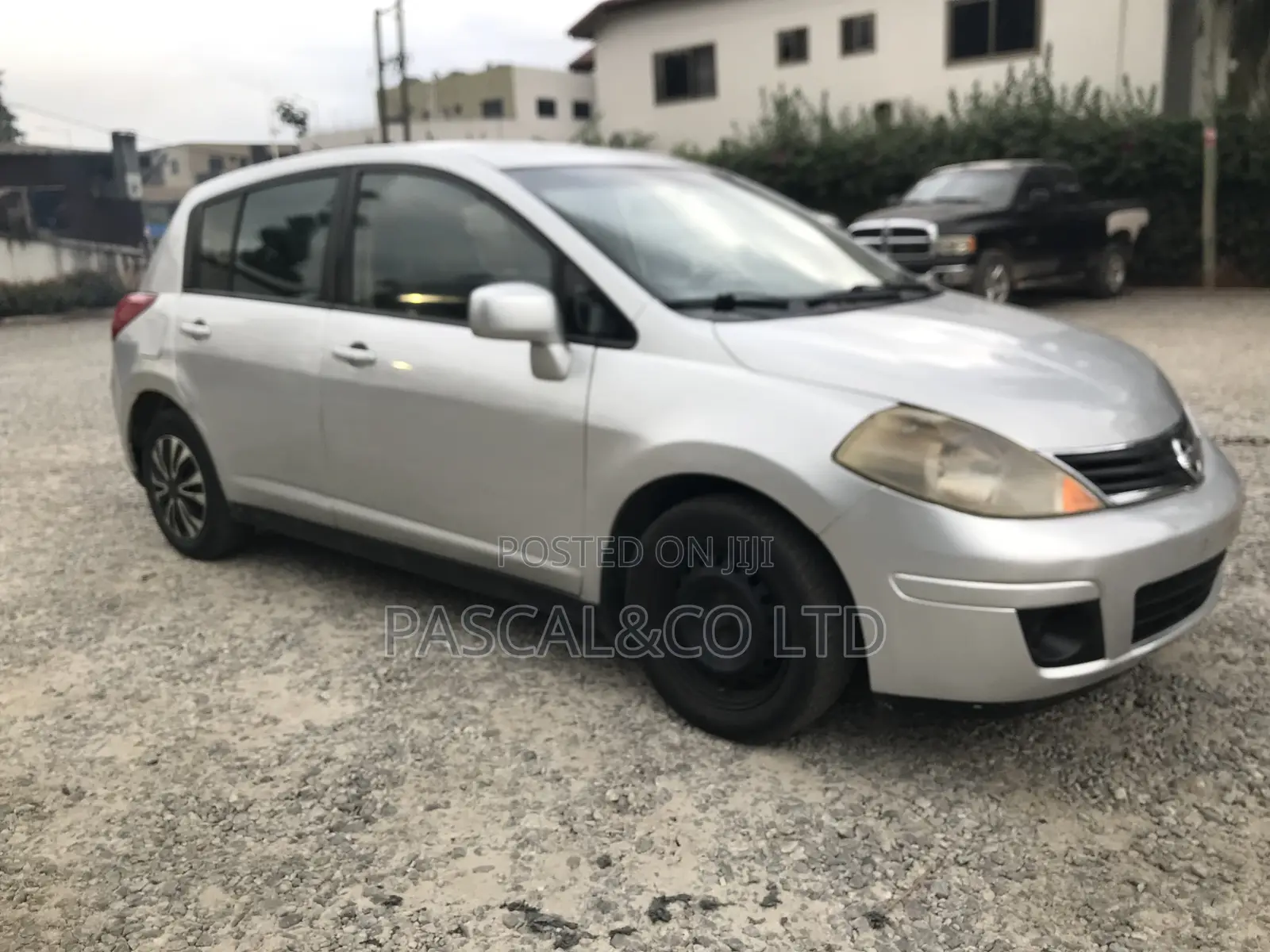 Nissan Versa 1.8 S Hatchback 2011 Silver