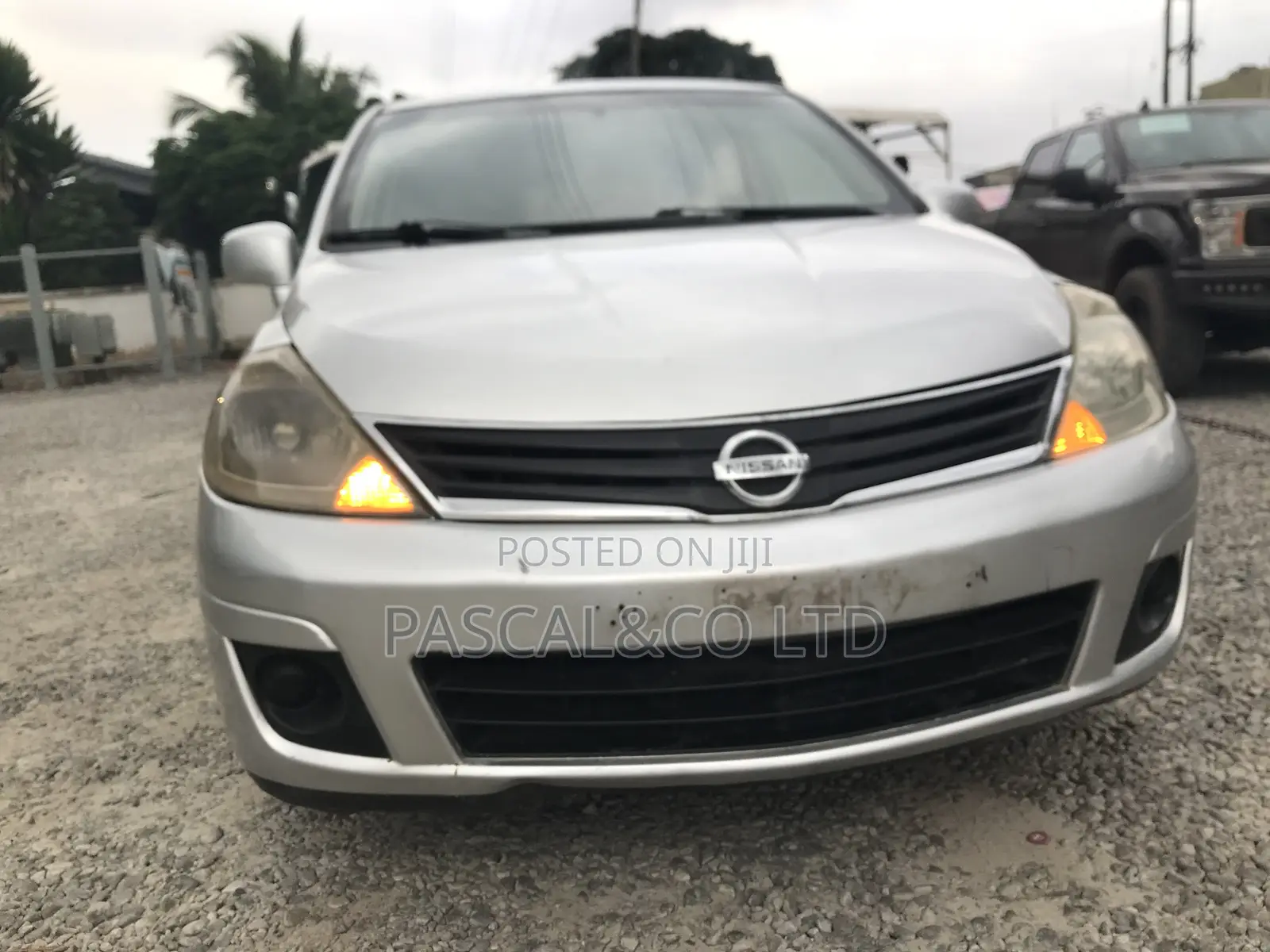 Nissan Versa 1.8 S Hatchback 2011 Silver