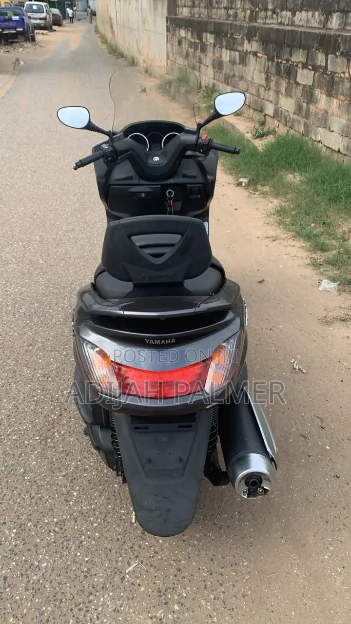 Yamaha Majesty 2023 Gray