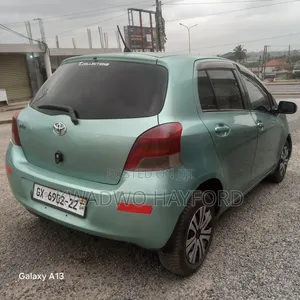 Toyota Vitz 1.3 FWD 3dr 2010 Green