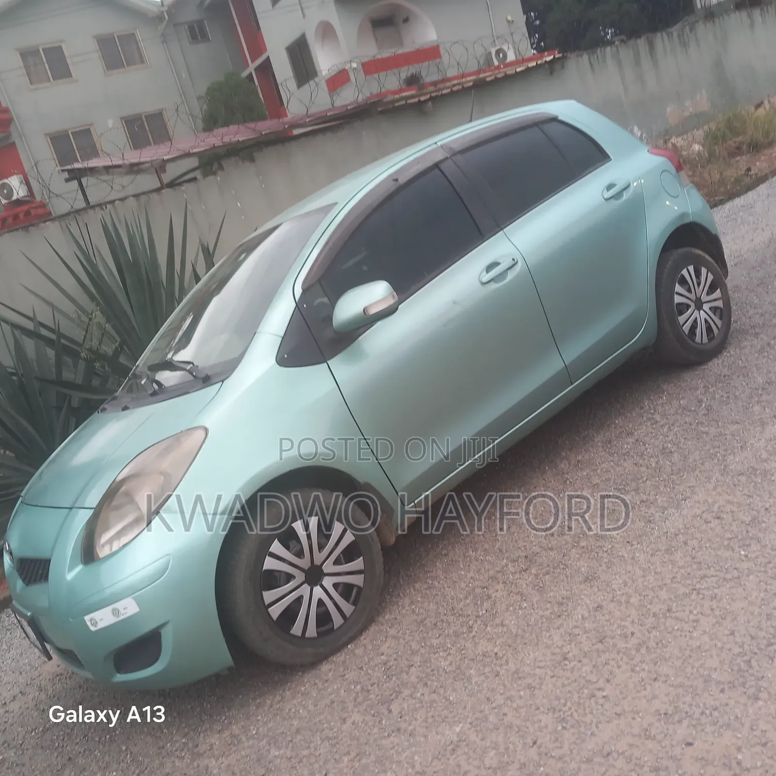 Toyota Vitz 1.3 FWD 3dr 2010 Green