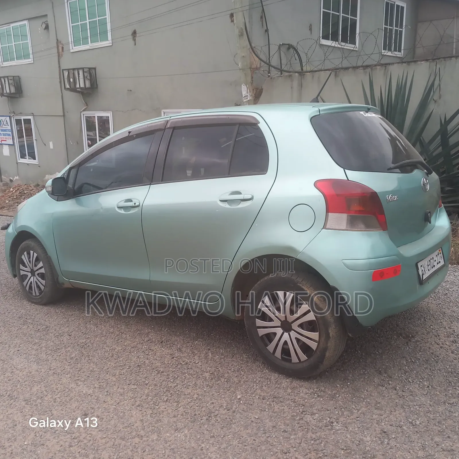 Toyota Vitz 1.3 FWD 3dr 2010 Green
