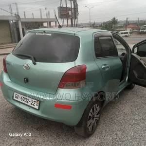 Toyota Vitz 1.3 FWD 3dr 2010 Green