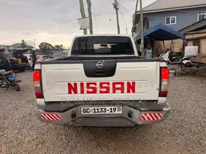Nissan Hardbody 2014 White