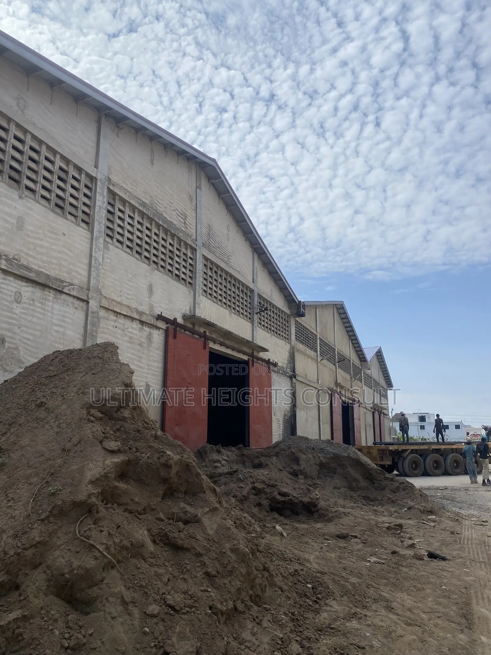 Warehouse 3000 Square Meters for Rent at Spintex