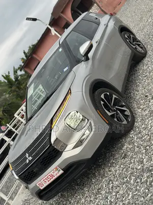 Mitsubishi Outlander SE 2022 Silver