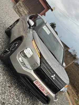 Mitsubishi Outlander SE 2022 Silver