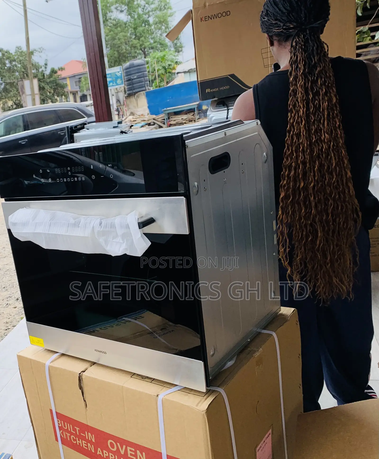 Extremely Powerful Kenwood Inbuilt Black Sliver Oven