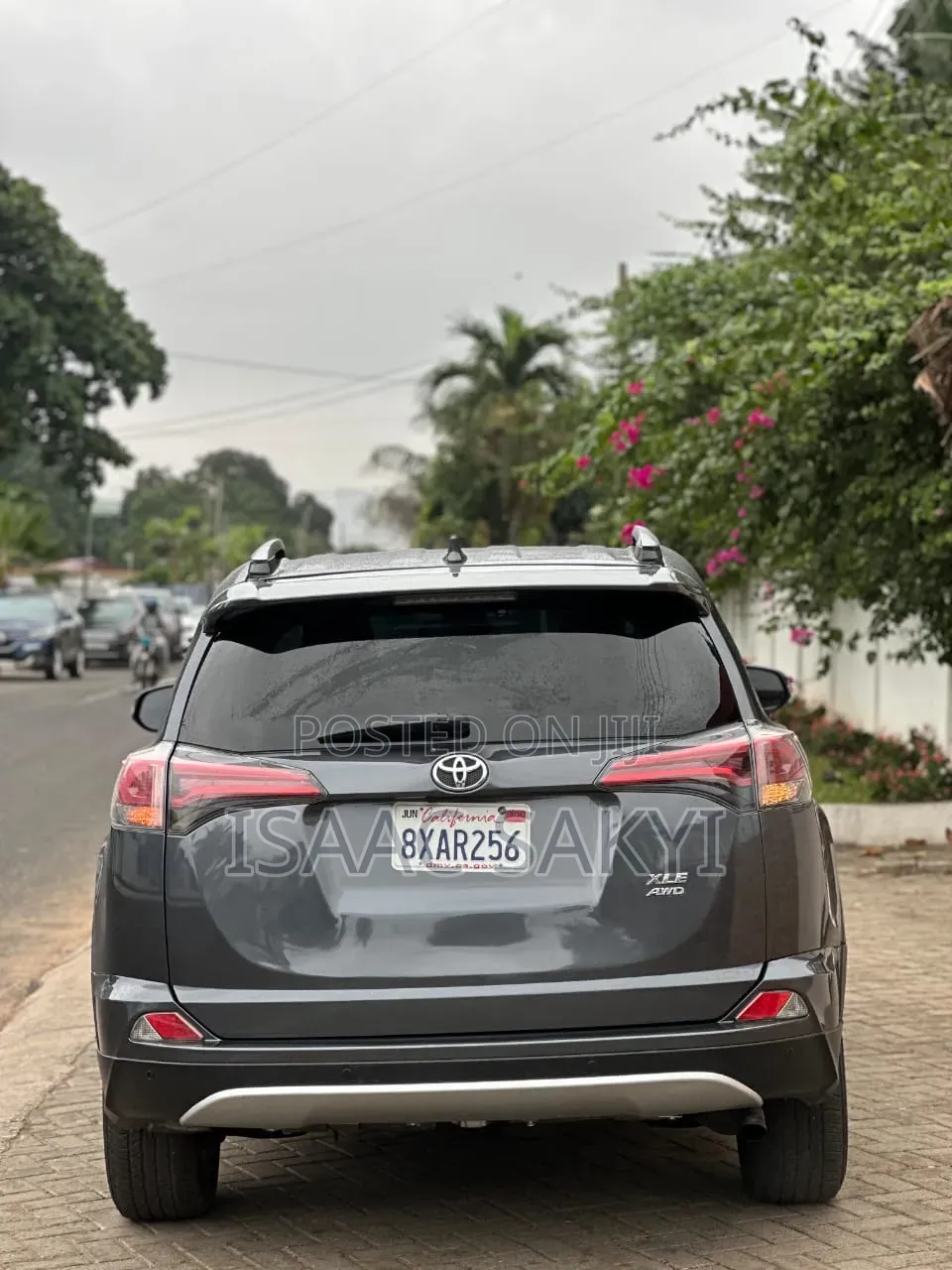Toyota RAV4 XLE 4dr SUV AWD (2.5L 4cyl 6A) 2018 Gray