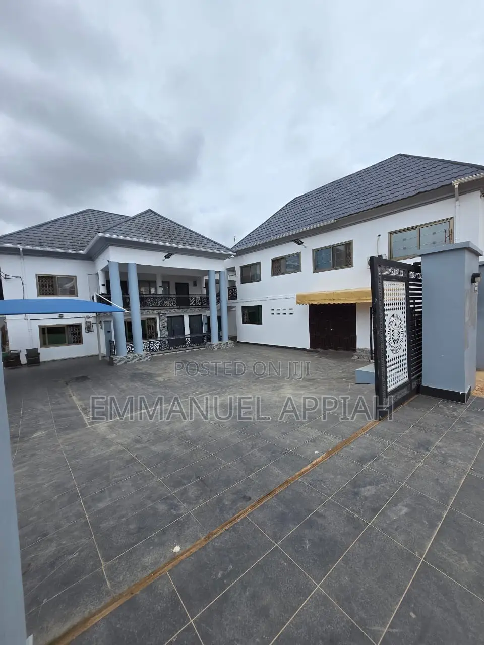 10bdrm House in Dansoman for sale