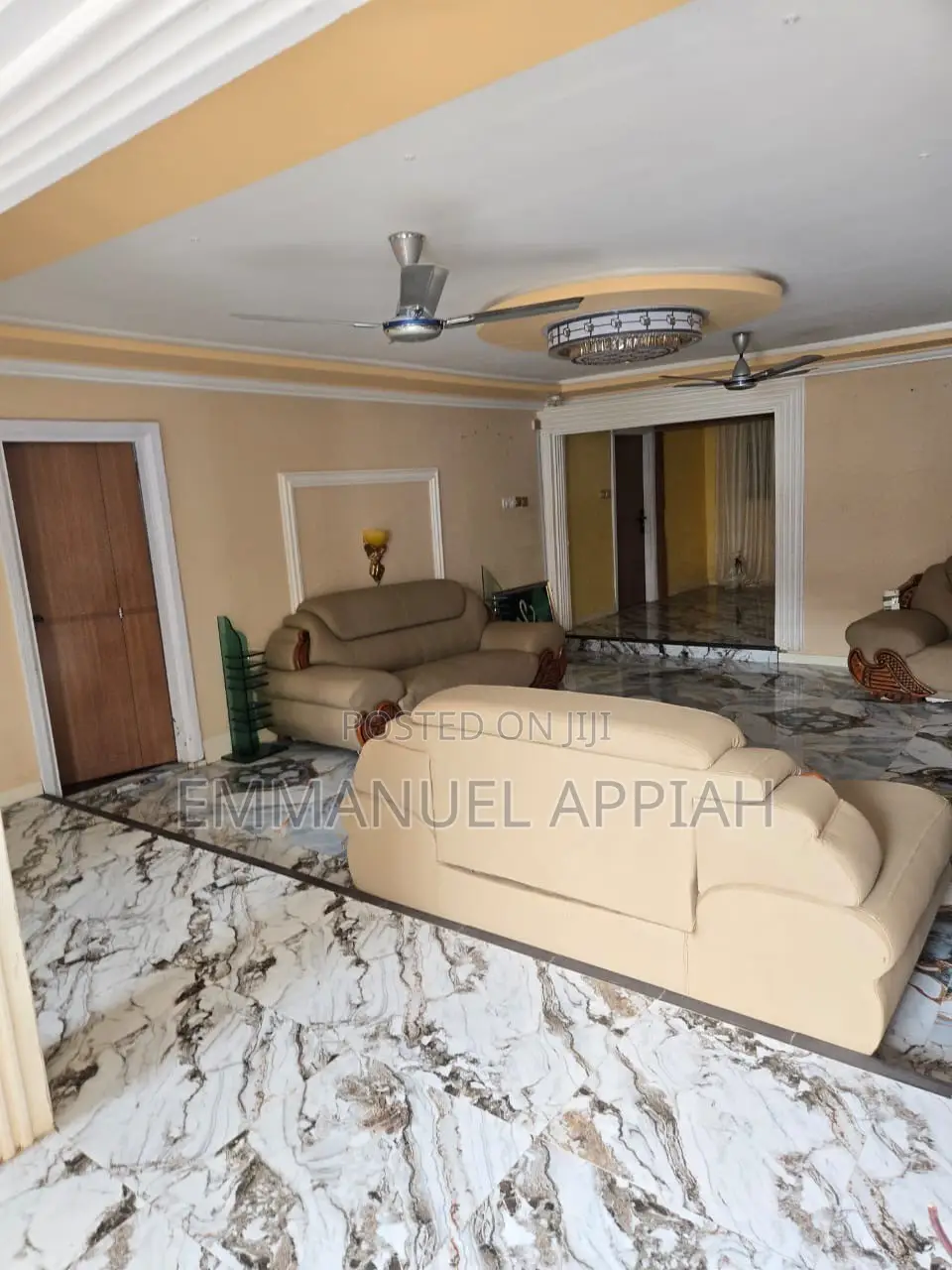 10bdrm House in Dansoman for sale