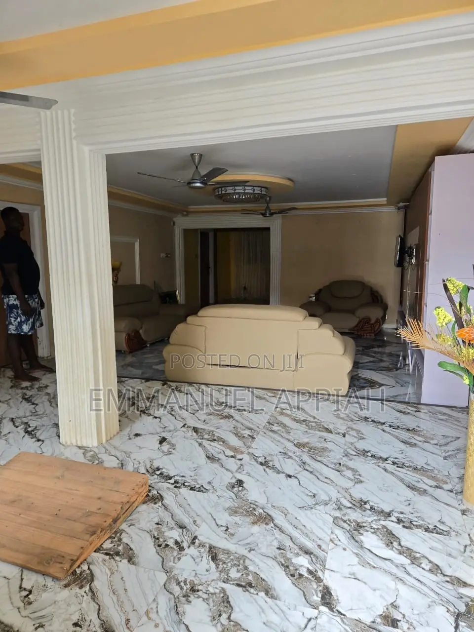 10bdrm House in Dansoman for sale