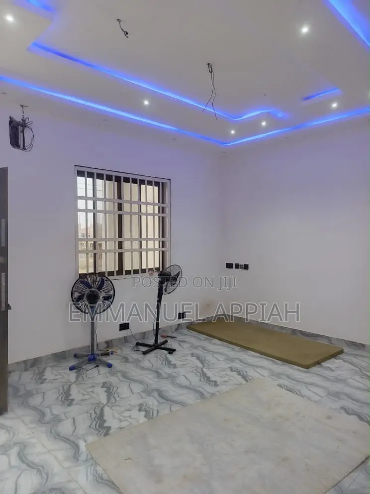 10bdrm House in Dansoman for sale