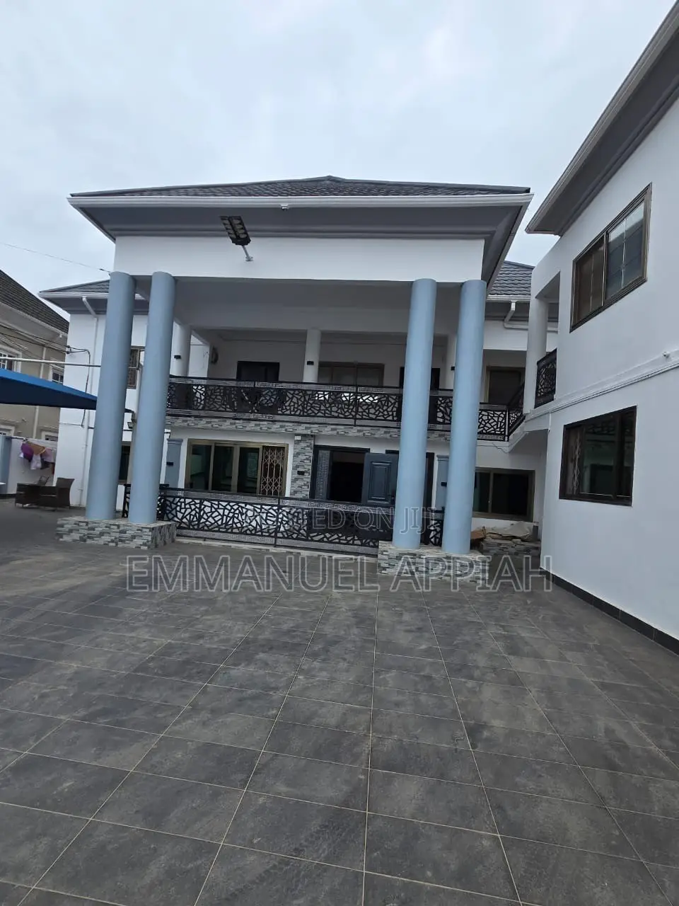 10bdrm House in Dansoman for sale