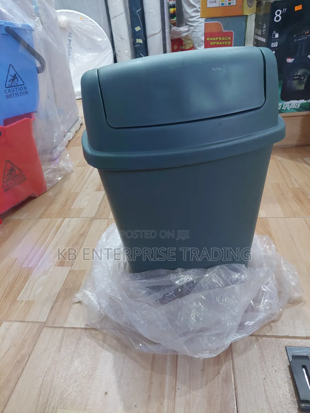 25L Green Plastic Swing-Top Dustbin